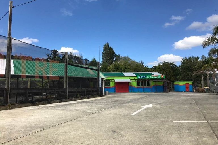 Photo of property in 316 Henderson Valley Road, Henderson Valley, Auckland, 0612