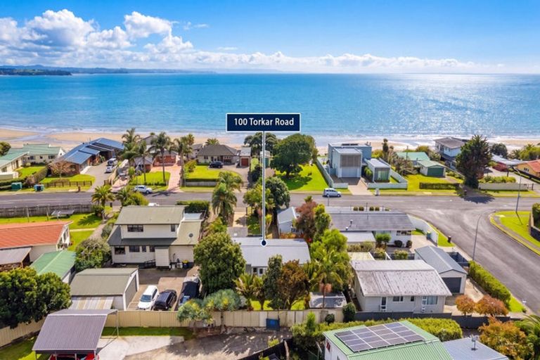 Photo of property in 100 Torkar Road, Clarks Beach, 2122