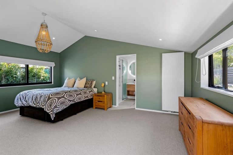 Photo of property in 8 Redwood Court, Kelvin Heights, Queenstown, 9300
