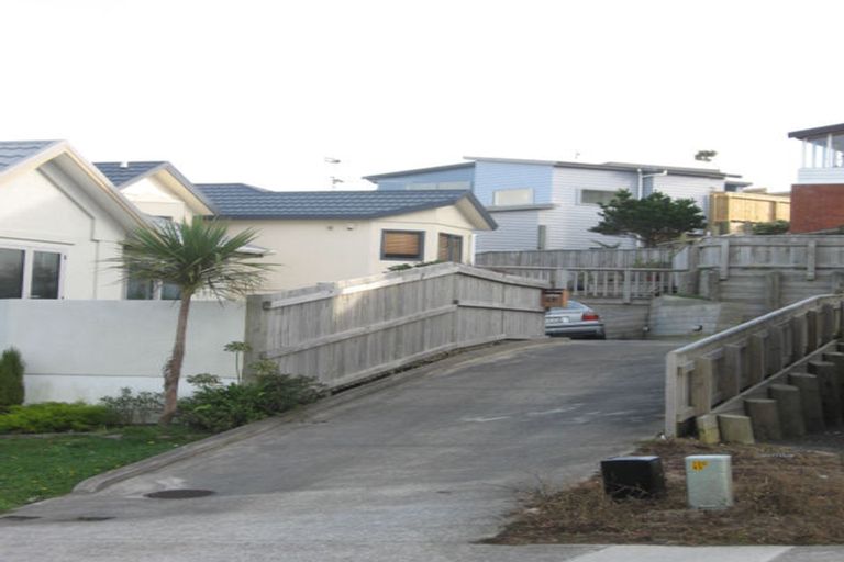 Photo of property in 75a Dress Circle, Newlands, Wellington, 6037