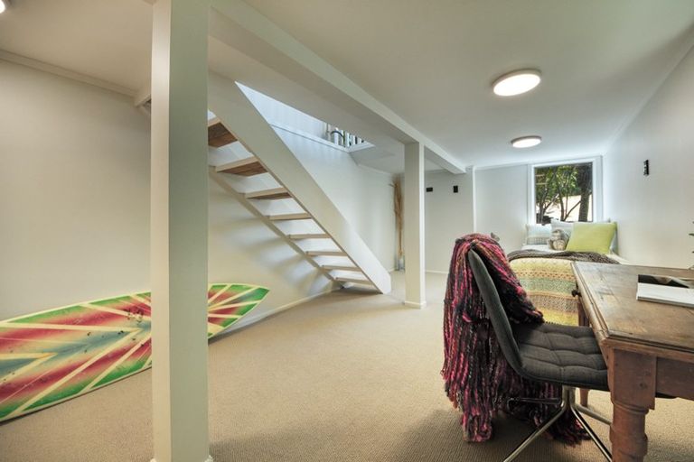 Photo of property in 16 Sylvan Glade, Piha, New Lynn, 0772
