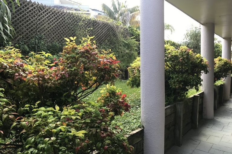 Photo of property in 2 Horizon Way, West Harbour, Auckland, 0618