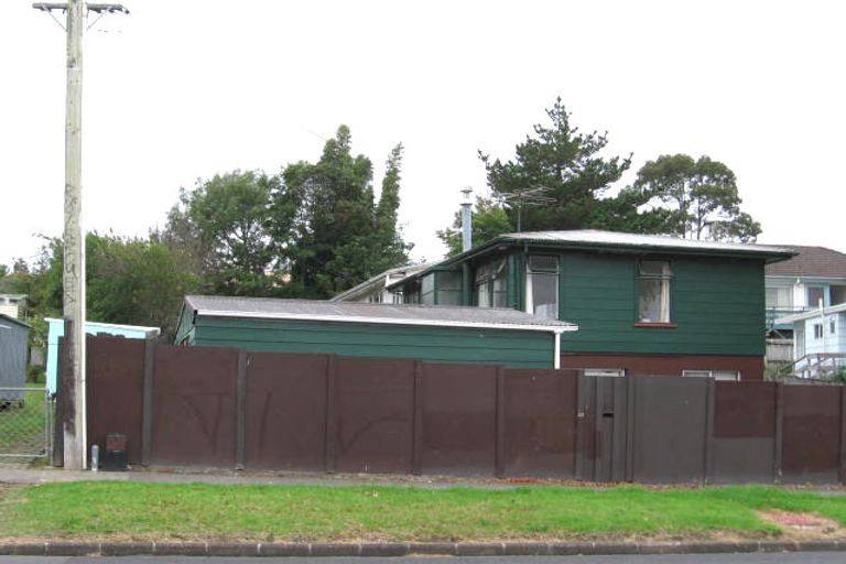 Photo of property in 2/22 Captain Scott Road, Glen Eden, Auckland, 0602