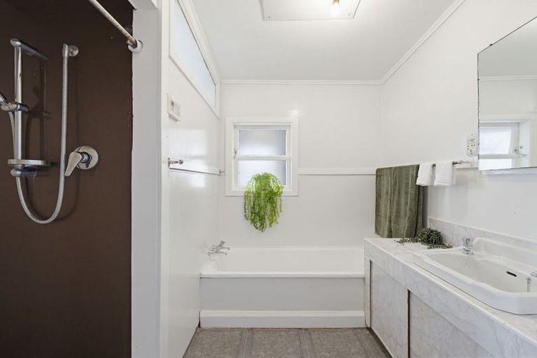 Photo of property in 4 Ashton Terrace, Castlecliff, Whanganui, 4501