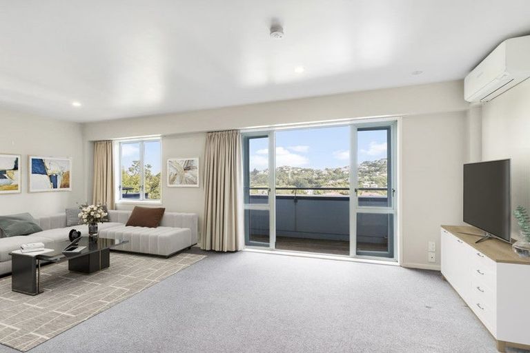 Photo of property in 2/93a Kelburn Parade, Kelburn, Wellington, 6012