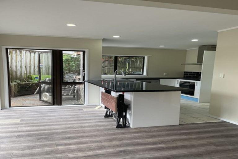 Photo of property in 2/179 Wiseley Road, West Harbour, Auckland, 0618