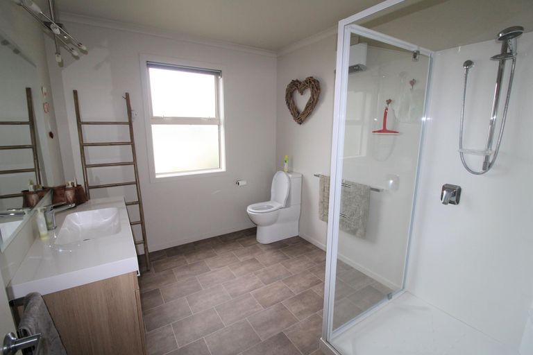 Photo of property in 5 Meadow Street, Lumsden, 9730