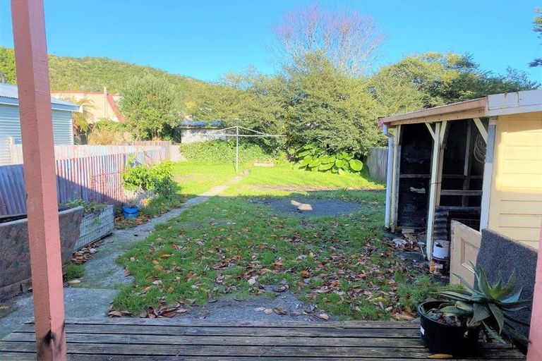 Photo of property in 16 Threadneedle Street, Greymouth, 7805