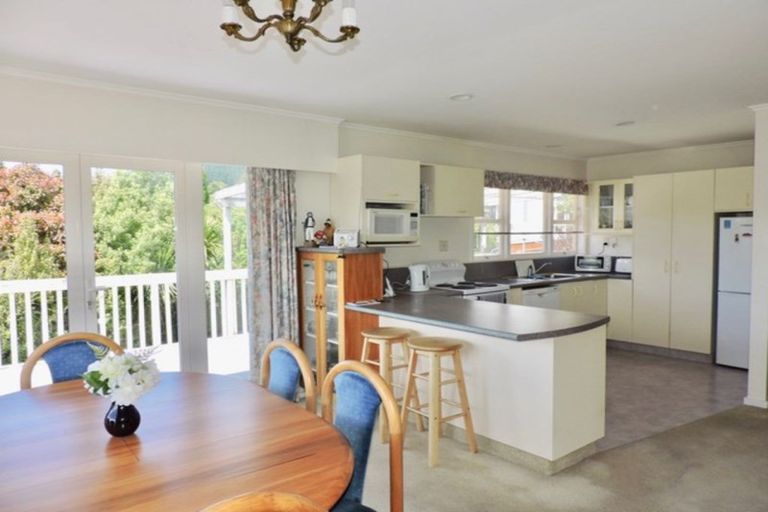 Photo of property in 5 Gonville Street, Tawa, Wellington, 5028