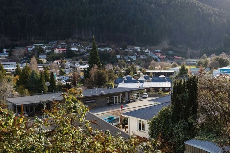 Photo of property in 110 Hallenstein Street, Queenstown, 9300