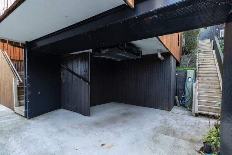 Photo of property in 5b Salmont Place, Kelburn, Wellington, 6012