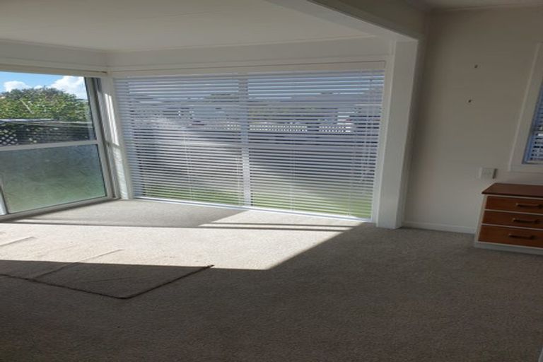 Photo of property in 15 Turakina Street, Merrilands, New Plymouth, 4312