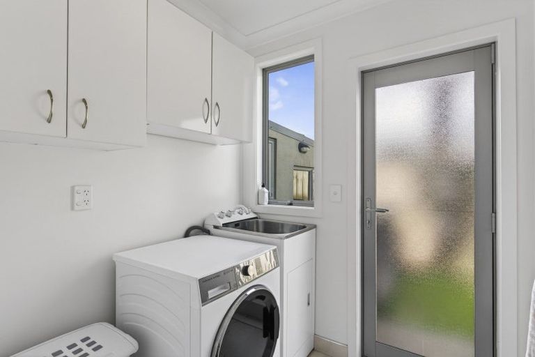 Photo of property in 22a Belt Road, Moturoa, New Plymouth, 4310