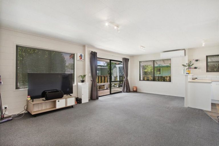 Photo of property in 17a Leaming Place, Clarks Beach, 2122