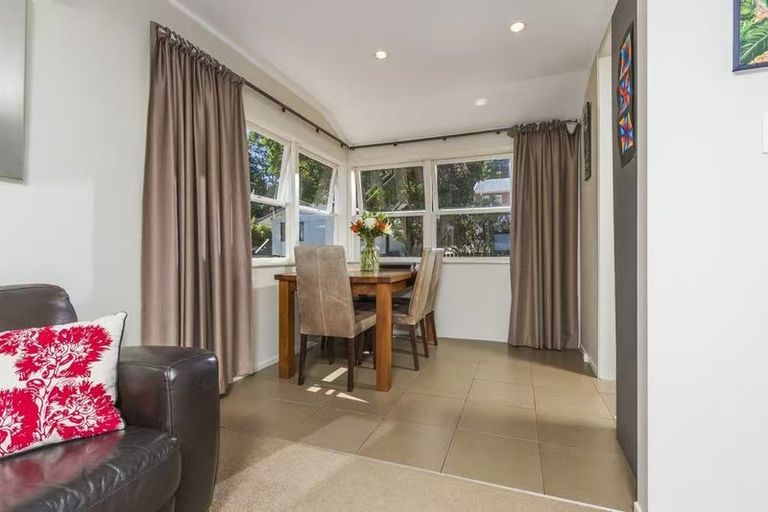 Photo of property in 12 Halberg Street, Glenfield, Auckland, 0629