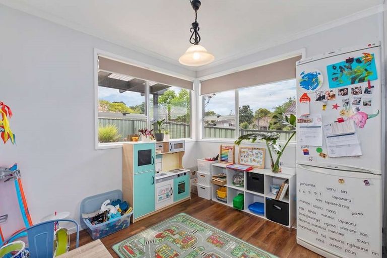 Photo of property in 26 Sunline Avenue, Massey, Auckland, 0614