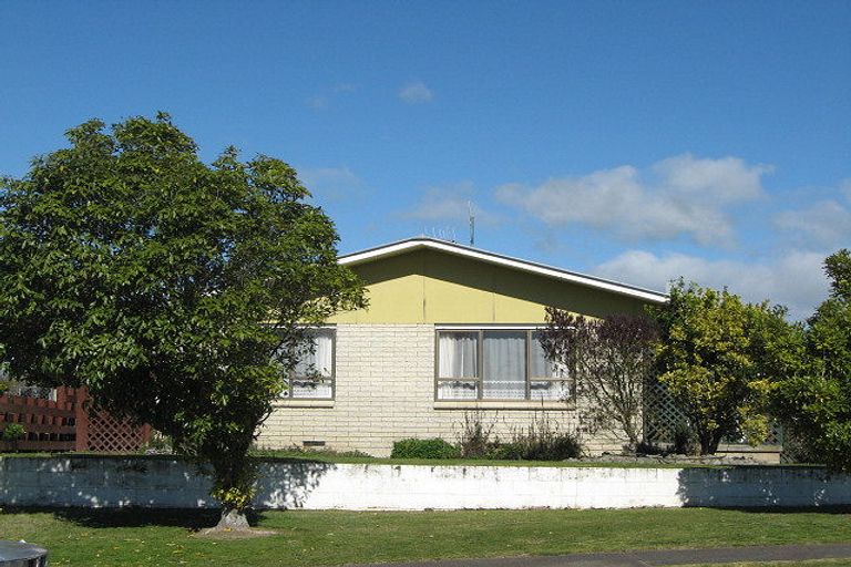 Photo of property in 11 Leeton Drive, Waipukurau, 4200