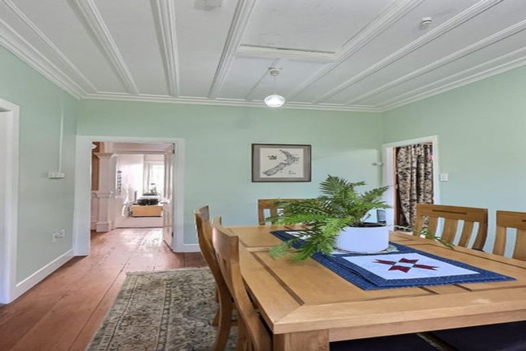 Photo of property in 37 Milton Road, Bluff Hill, Napier, 4110