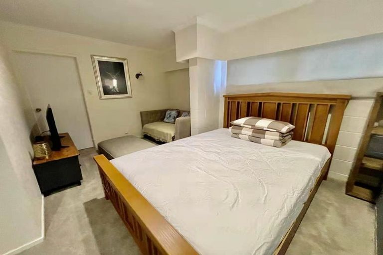 Photo of property in 114 Sturges Road, Henderson, Auckland, 0612