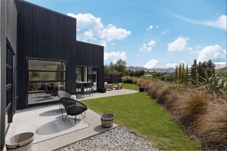 Photo of property in 23 Alps View Place, Lake Hayes, Queenstown, 9304