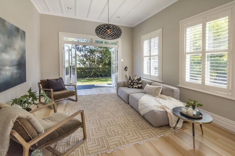 Photo of property in 7 Summer Street, Stanley Point, Auckland, 0624