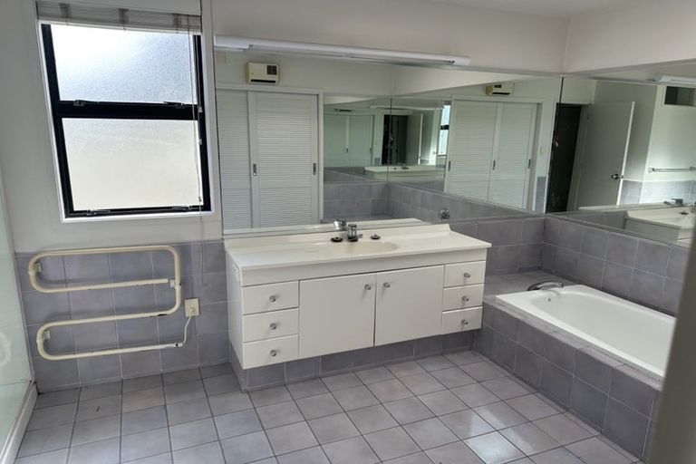 Photo of property in 30 Sylvan Park Avenue, Milford, Auckland, 0620