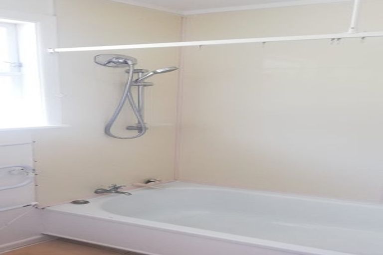 Photo of property in 5 Cypress Drive, Maungaraki, Lower Hutt, 5010