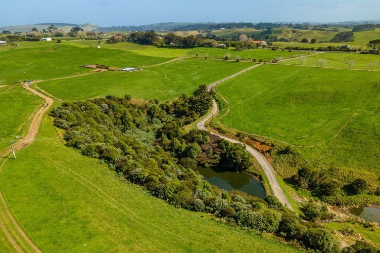 Photo of property in 1047 Awhitu Road, Pollok, 2683