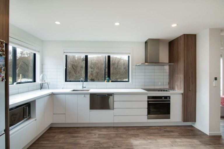 Photo of property in 28 Hayes Creek Road, Lake Hayes Estate, Queenstown, 9304