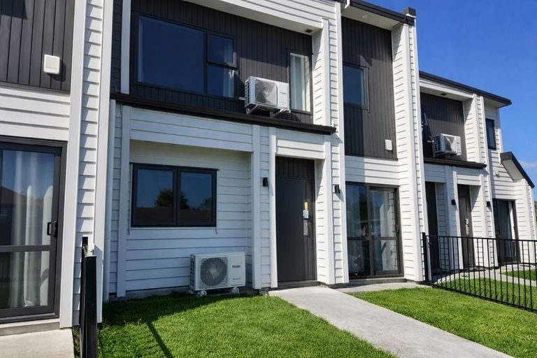 Photo of property in 2d Melleray Place, Randwick Park, Auckland, 2105