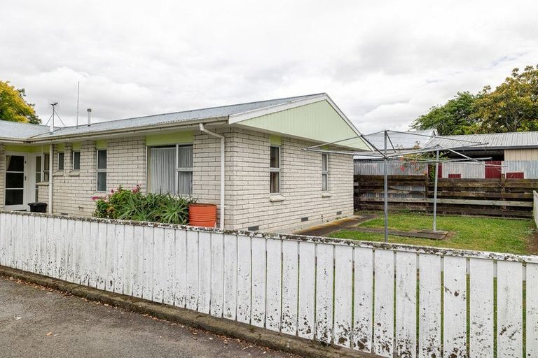 Photo of property in 3 Seddon Street, Takaro, Palmerston North, 4412