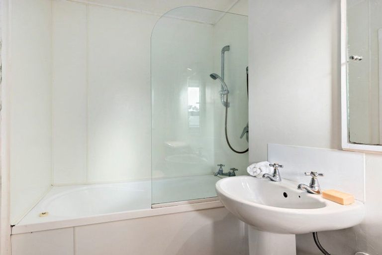 Photo of property in 1/52 Russell Terrace, Berhampore, Wellington, 6023