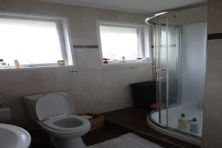 Photo of property in 2/7a Corrella Road, Belmont, Auckland, 0622