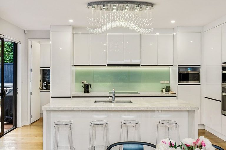 Photo of property in 34a Lyons Avenue, Murrays Bay, Auckland, 0630