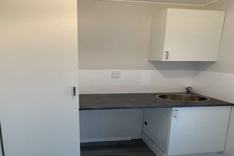 Photo of property in 2/200 Dowse Drive, Maungaraki, Lower Hutt, 5010