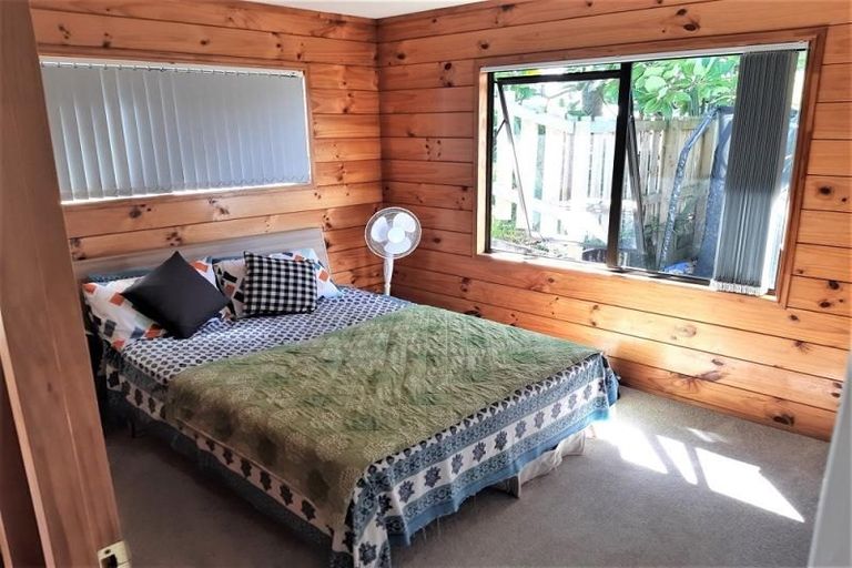 Photo of property in 16 Noeleen Street, Glenfield, Auckland, 0629