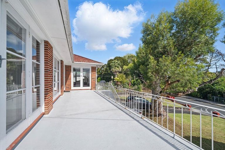Photo of property in 18 Millbrook Road, Henderson, Auckland, 0612