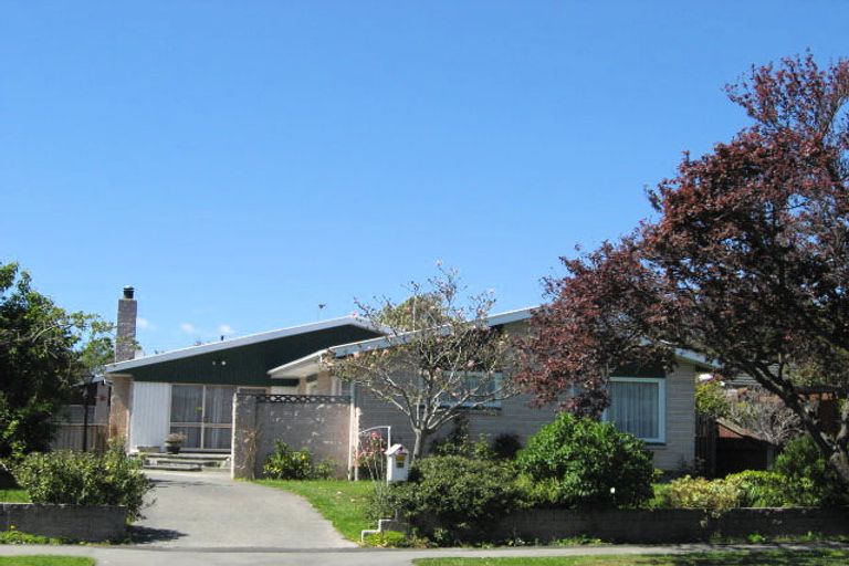 Photo of property in 12 Oakfield Street, Burnside, Christchurch, 8053