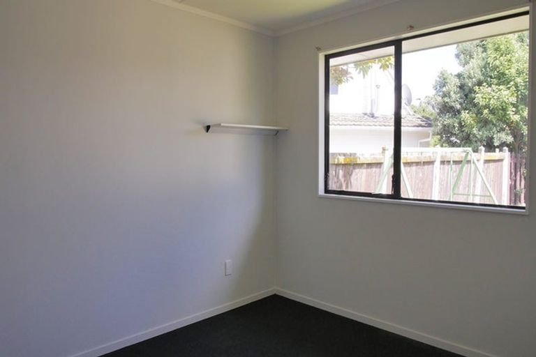 Photo of property in 24 Lyndale Place, Kelvin Grove, Palmerston North, 4414