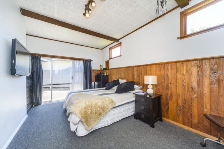 Photo of property in 138 Ruamahanga Crescent, Terrace End, Palmerston North, 4410