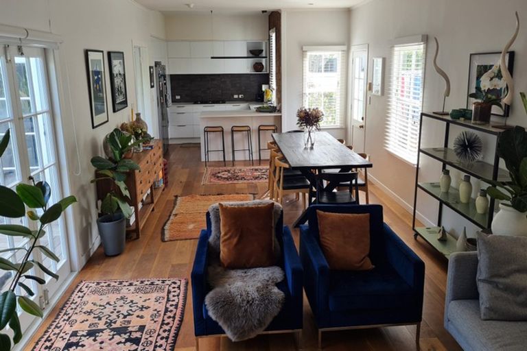 Photo of property in 16 Rossgrove Terrace, Mount Albert, Auckland, 1025