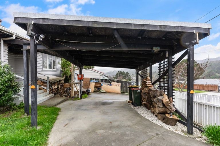 Photo of property in 4 Amundsen Grove, Stokes Valley, Lower Hutt, 5019