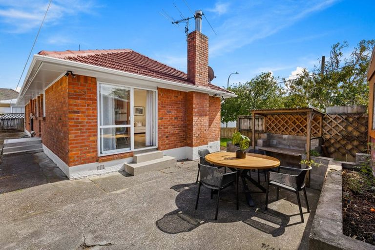 Photo of property in 40 Vodanovich Road, Te Atatu South, Auckland, 0610