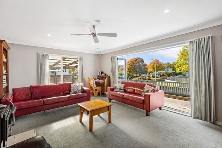 Photo of property in 1 Mirrabooka Avenue, Botany Downs, Auckland, 2010