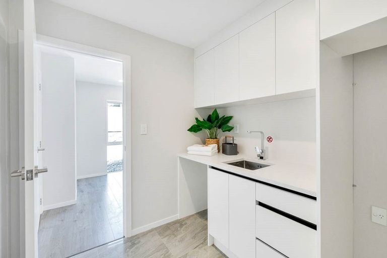 Photo of property in 25b Pupuke Road, Birkenhead, Auckland, 0627