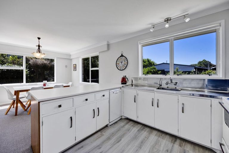 Photo of property in 3 Climie Crescent, Hawera, 4610