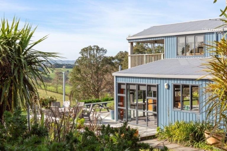 Photo of property in 2 High Road, Hawera, 4610