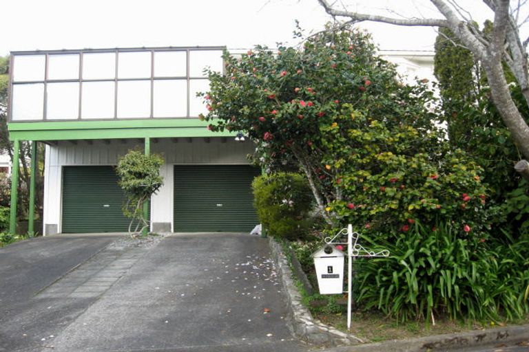 Photo of property in 1 Ridd Crescent, Karori, Wellington, 6012