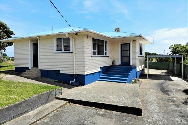 Photo of property in 5 Glenn Street, Castlecliff, Whanganui, 4501