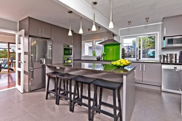 Photo of property in 20 Alexander Avenue, Torbay, Auckland, 0630